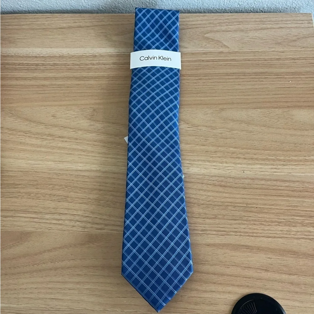 NEW CALVIN KLEIN Blue Stripe Tie $70 Silk Blend